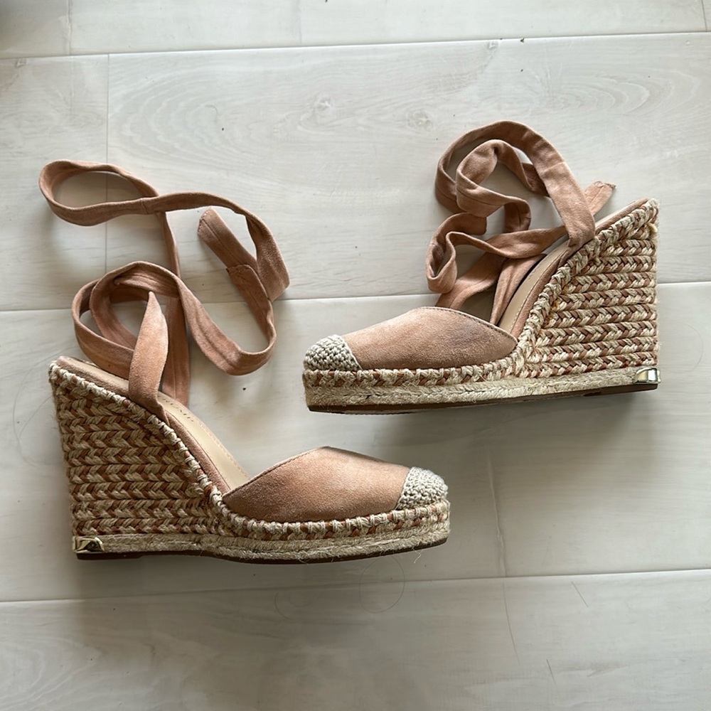 Ivanka Trump wedge size 8.5